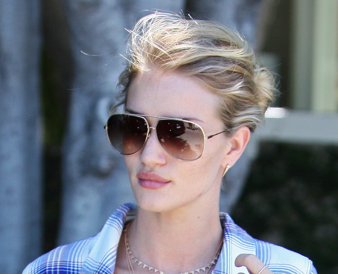 Rosie Huntington-Whiteley goes for shopping